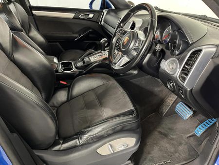 2017-Porsche-Cayenne-GTS-Auto_6