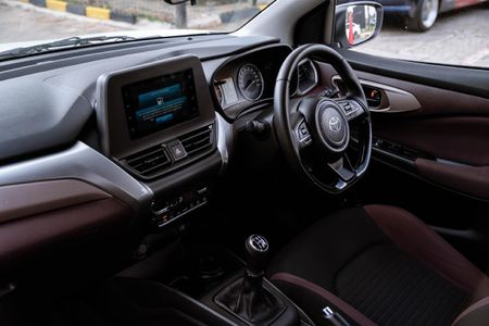 2025-Toyota-Starlet-Cross-15XS_9