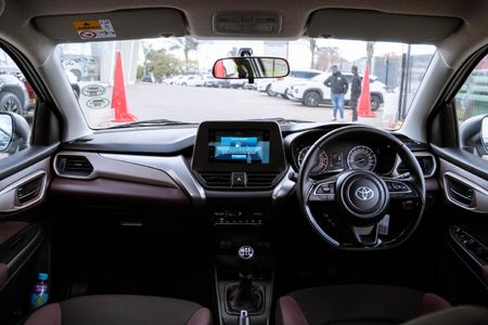 2025-Toyota-Starlet-Cross-15XS_10