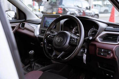 2025-Toyota-Starlet-Cross-15XS_12