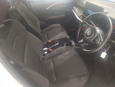 2025-Suzuki-Swift-12-GL_12