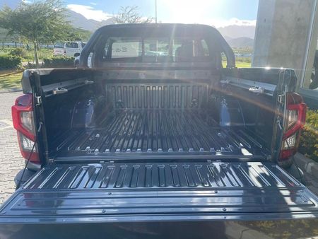 2026-Nissan-Navara-25DDTi-Stealth-4x4-Auto_9