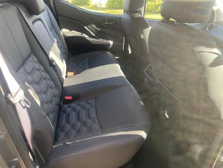 2026-Nissan-Navara-25DDTi-Stealth-4x4-Auto_14
