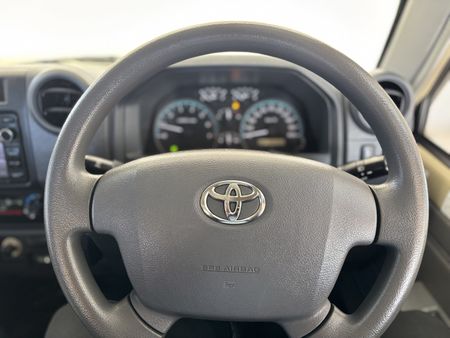 2016-Toyota-Land-Cruiser-79-40-Single-Cab_11