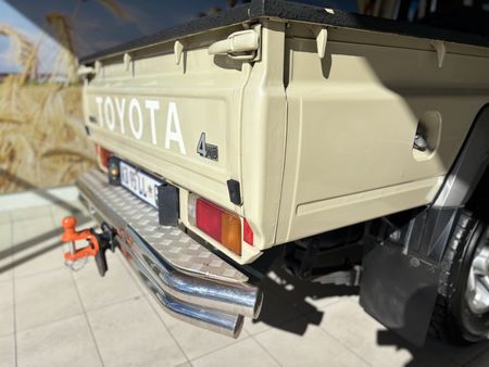 2016-Toyota-Land-Cruiser-79-40-Single-Cab_5