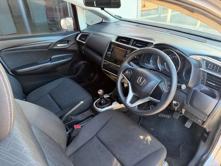 2022-Honda-WR-V-12-Comfort_6