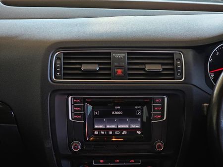 2018-Volkswagen-Jetta-GP-14-TSI-Comfortline-Auto_16
