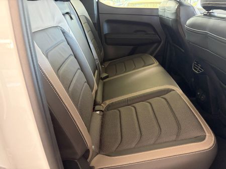 2024-Volkswagen-Amarok-30-TDI-V6-184kW-4Motion-Style-Auto-Double-Cab_13