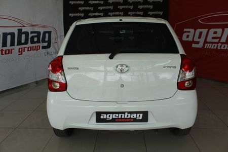 2018-Toyota-Etios-15-Xi-5-dr_4