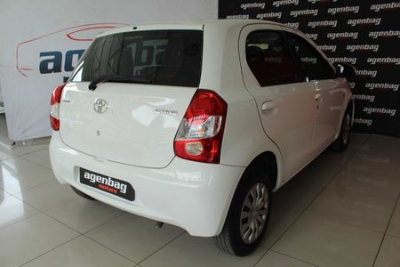 2018-Toyota-Etios-15-Xi-5-dr_5