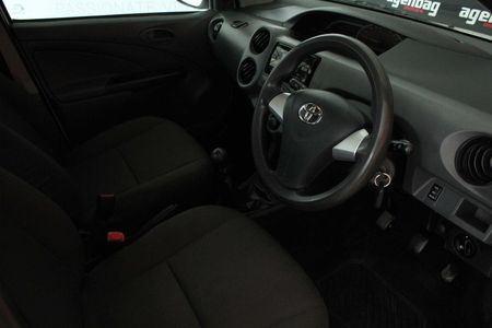 2018-Toyota-Etios-15-Xi-5-dr_7