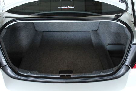 2011-BMW-3-Series-320i-Auto_14