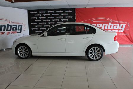 2011-BMW-3-Series-320i-Auto_3