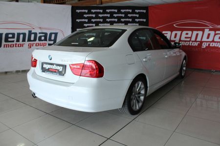2011-BMW-3-Series-320i-Auto_6
