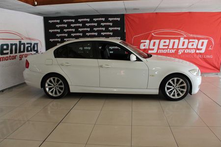 2011-BMW-3-Series-320i-Auto_7