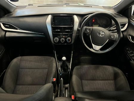 2018-Toyota-Yaris-15-XS-5-dr_9