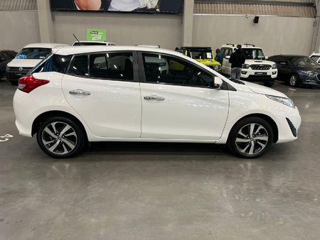 2018-Toyota-Yaris-15-XS-5-dr_1