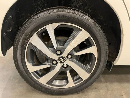 2018-Toyota-Yaris-15-XS-5-dr_8