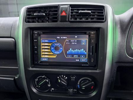 2012-Suzuki-Jimny-13_9