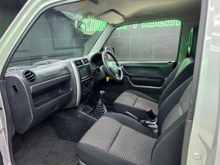 2012-Suzuki-Jimny-13_13