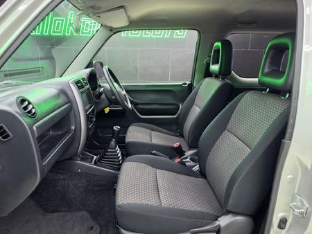 2012-Suzuki-Jimny-13_14