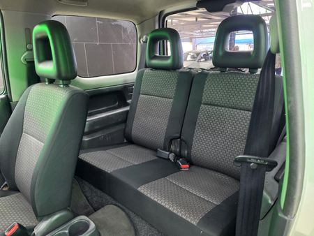 2012-Suzuki-Jimny-13_15
