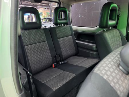 2012-Suzuki-Jimny-13_16