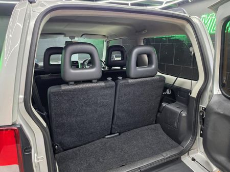 2012-Suzuki-Jimny-13_17