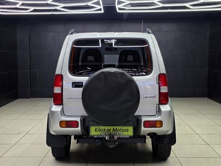 2012-Suzuki-Jimny-13_4