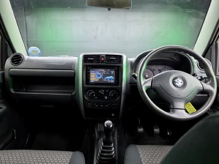2012-Suzuki-Jimny-13_7