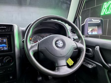2012-Suzuki-Jimny-13_8