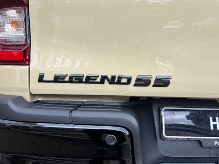 2026-Toyota-Hilux-28-GD-6-RB-Legend-55-4x4-Auto-Double-Cab_5