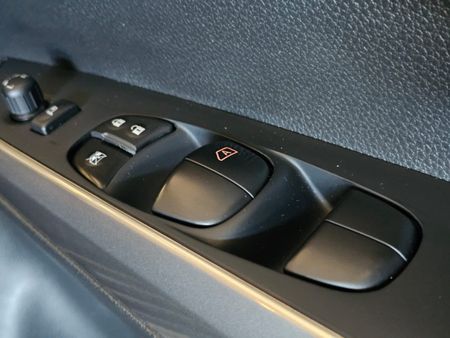 2025-Nissan-Navara-25-DDTi-LE-Plus-4X4-Auto-Double-Cab_17