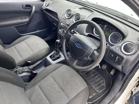 2008-Ford-Ikon-16-Trend_14