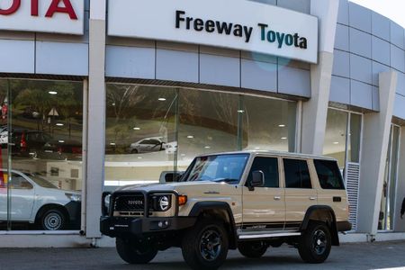 2026-Toyota-Land-Cruiser-76-28GD-6-Station-Wagon-VX_0