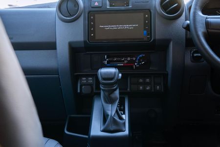 2026-Toyota-Land-Cruiser-76-28GD-6-Station-Wagon-VX_11