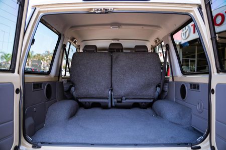 2026-Toyota-Land-Cruiser-76-28GD-6-Station-Wagon-VX_12