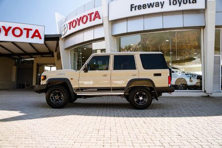 2026-Toyota-Land-Cruiser-76-28GD-6-Station-Wagon-VX_1