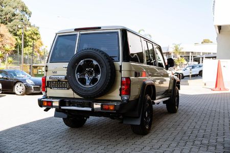 2026-Toyota-Land-Cruiser-76-28GD-6-Station-Wagon-VX_4