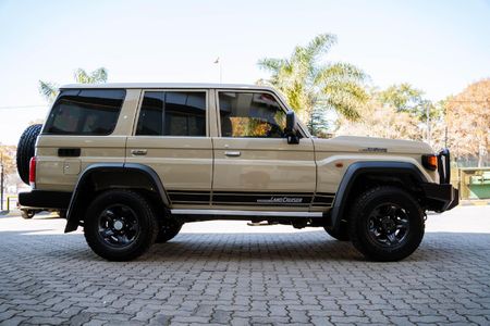 2026-Toyota-Land-Cruiser-76-28GD-6-Station-Wagon-VX_5