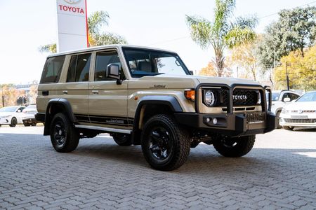 2026-Toyota-Land-Cruiser-76-28GD-6-Station-Wagon-VX_6