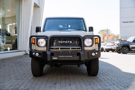 2026-Toyota-Land-Cruiser-76-28GD-6-Station-Wagon-VX_7