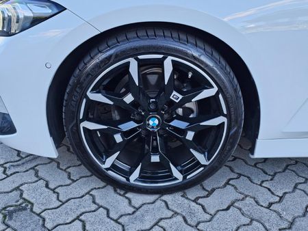 2025-BMW-3-Series-320i-M-Sport-Auto_4