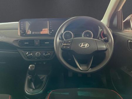 2025-Hyundai-Grand-i10-10-Motion_10