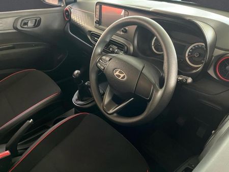2025-Hyundai-Grand-i10-10-Motion_8