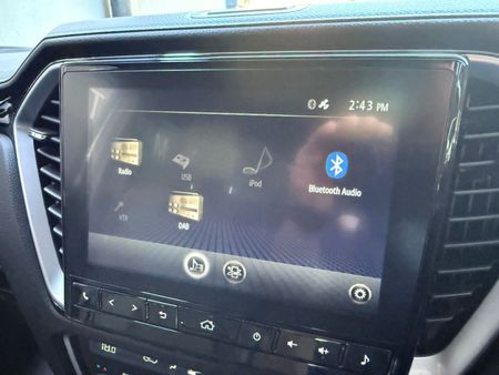 2025-Isuzu-D-Max-30-DDI-V-Cross-HR-4x4-Auto-Double-Cab_11
