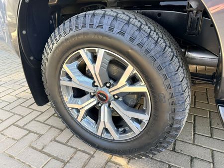 2025-Isuzu-D-Max-30-DDI-V-Cross-HR-4x4-Auto-Double-Cab_4