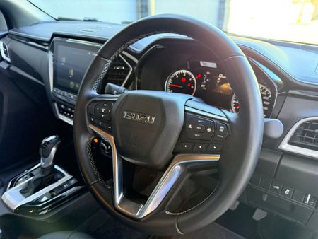 2025-Isuzu-D-Max-30-DDI-V-Cross-HR-4x4-Auto-Double-Cab_5