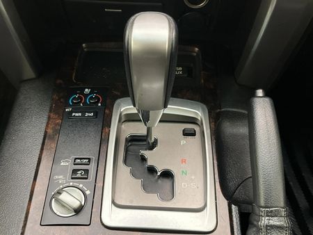2013-Toyota-Land-Cruiser-200-45-D-V8-VX-Auto_10