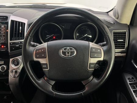 2013-Toyota-Land-Cruiser-200-45-D-V8-VX-Auto_11